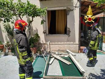 Esplosione in casa, donna ferita gravemente Esplosione in casa, donna ferita gravemente